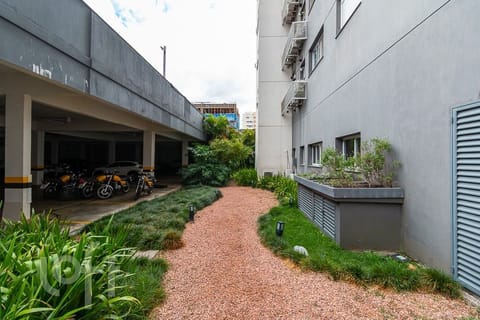 Image 42 - 251001